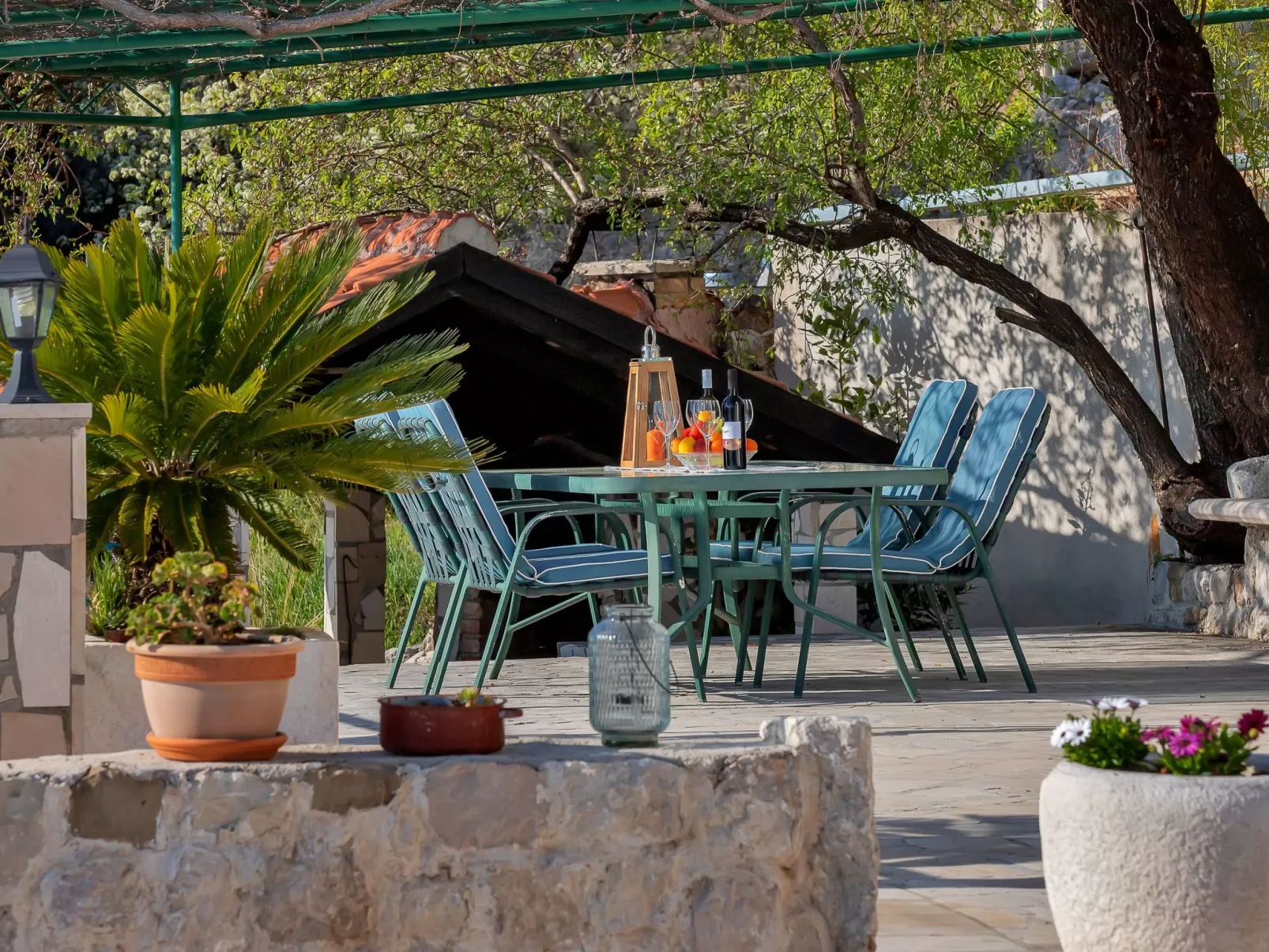 "Podgora" mit Blick auf das Wasser-Outside