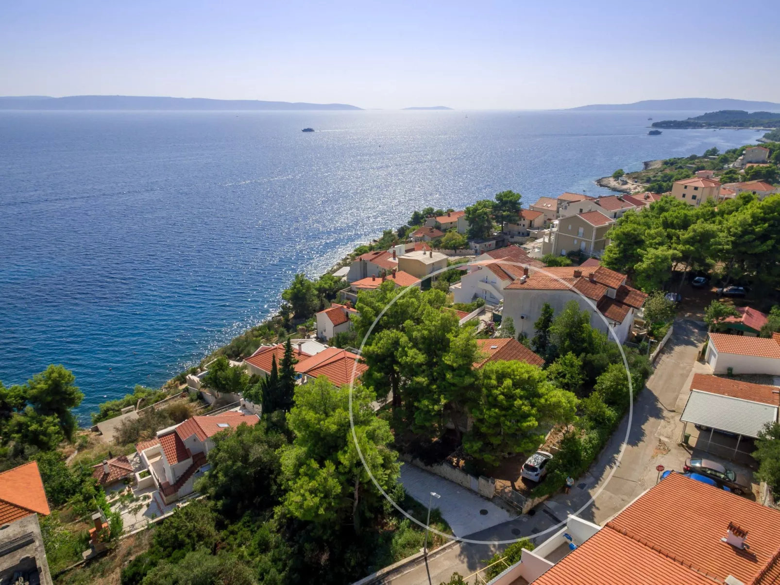 "Barbara" mit Blick auf das Wasser - Draußen