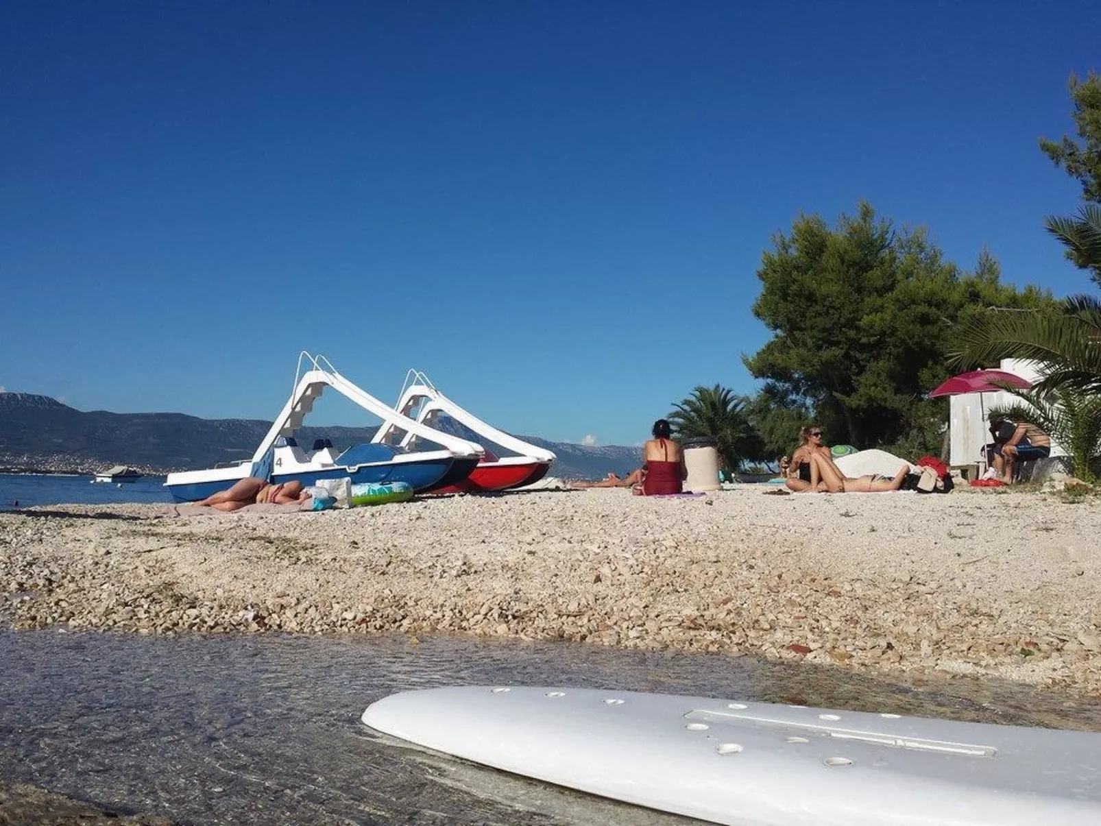 "MaLea" mit Blick auf das Wasser-Outside