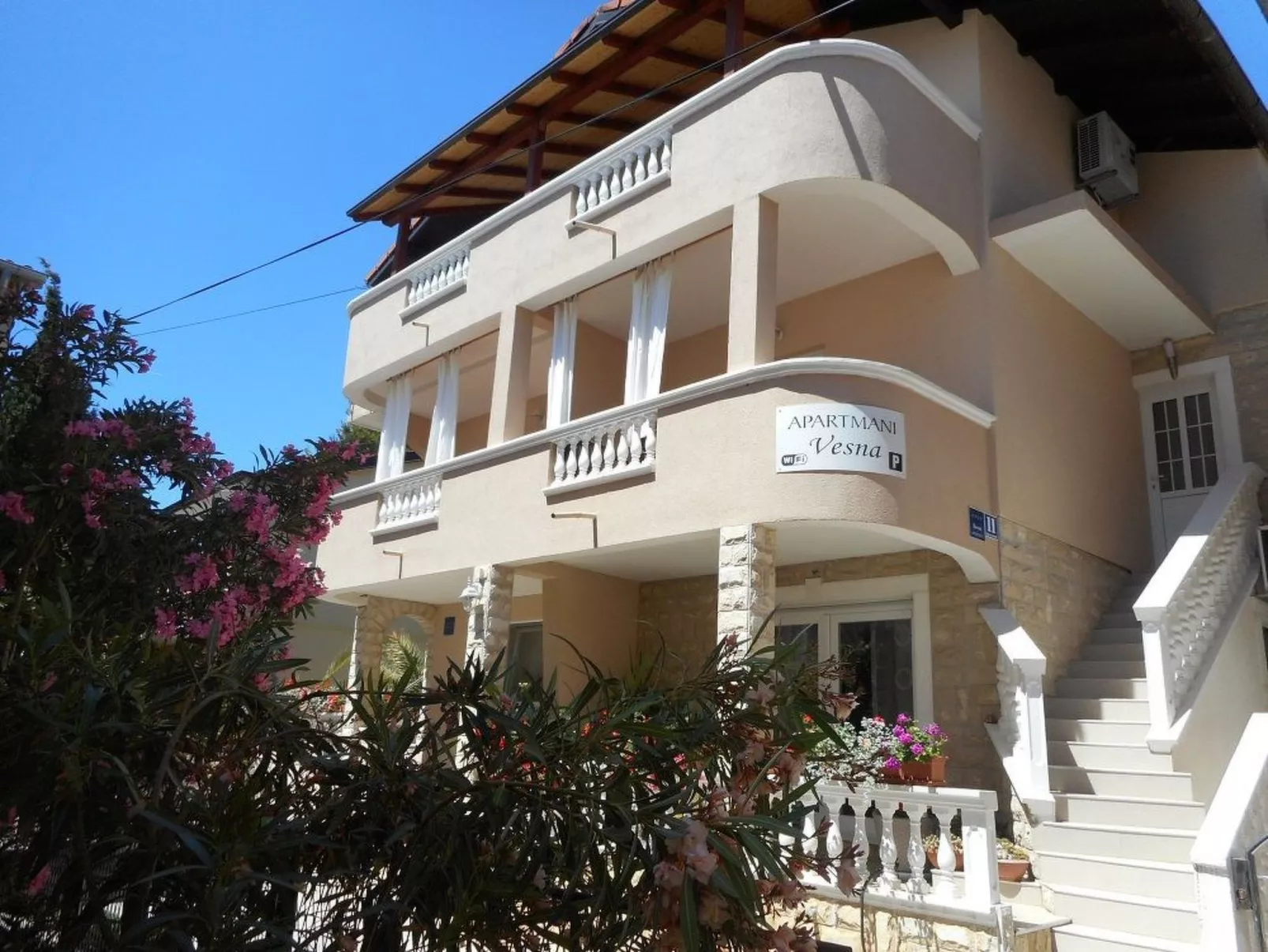 Wohnung in Vodice mit Grill-Draußen