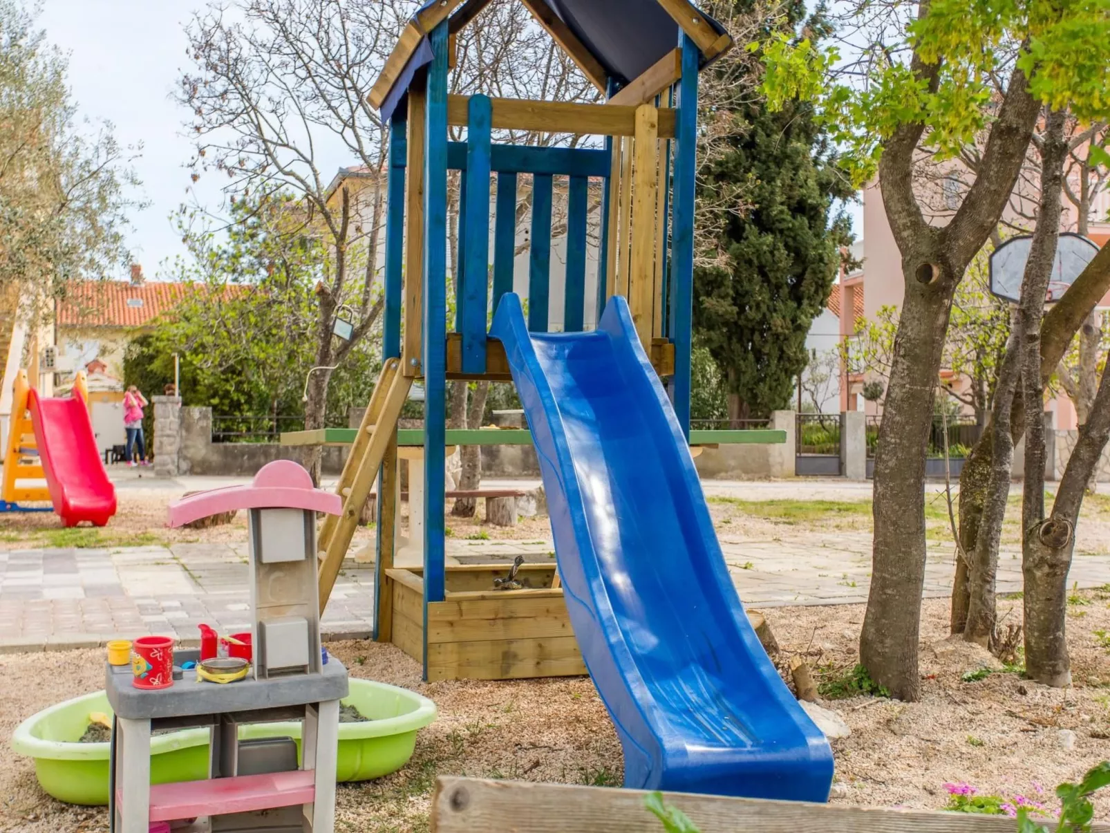 Ruhige Ferienwohnung Tina 8-Draußen