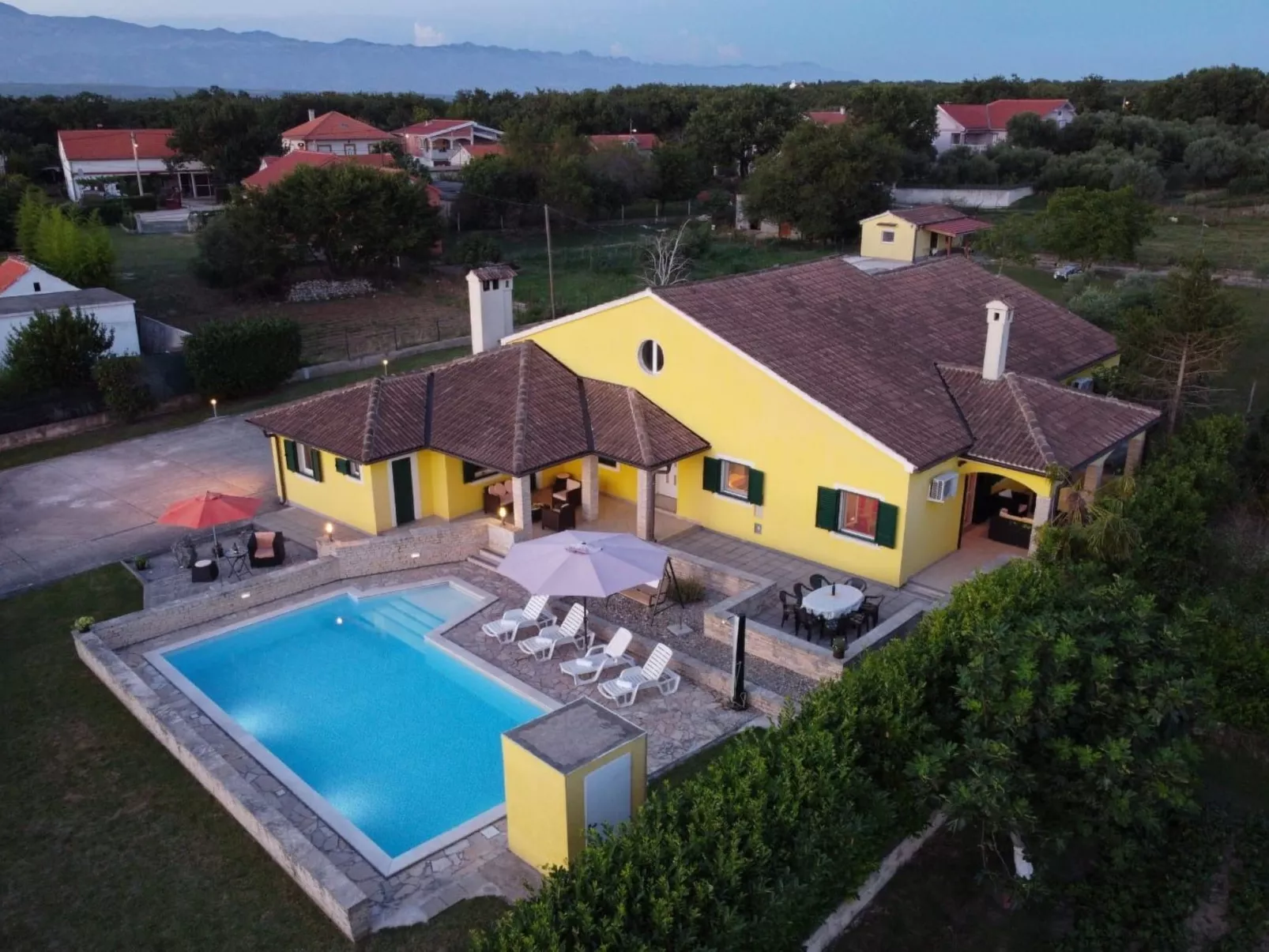 Villa für 10 Personen mit großem Garten - TA Leut-Image-tags.info