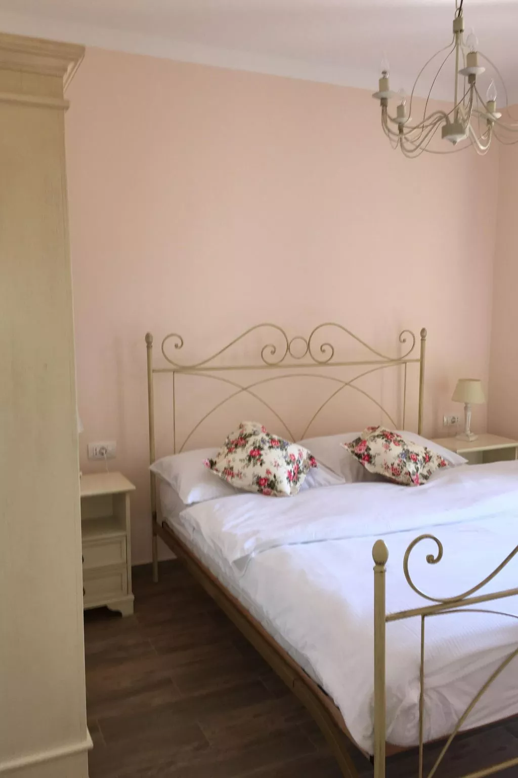 Appartement in Stoja mit Möbliertem Balkon-Dedans