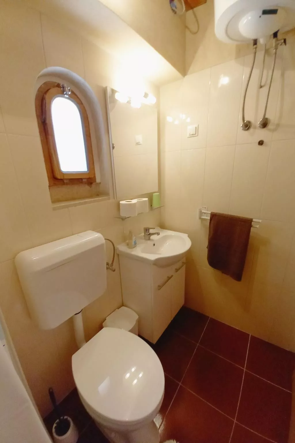 In Kavran mit Terrasse und Grill-Drinnen