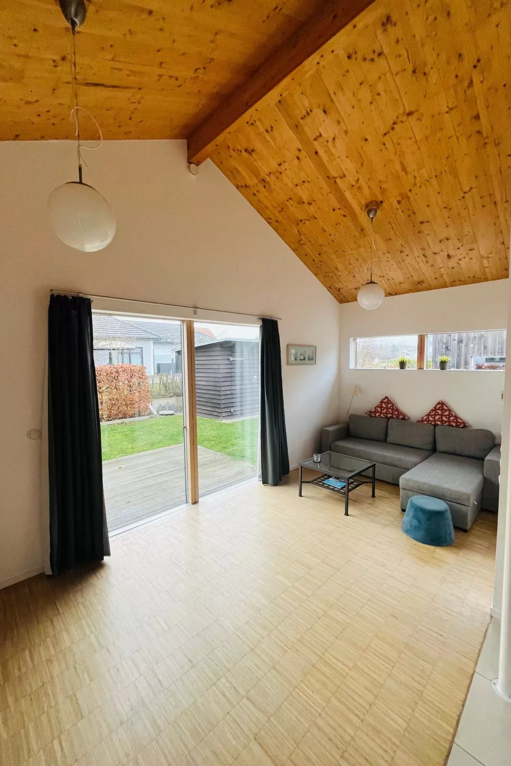 Strandnahes Ferienhaus mit Terrasse und Stellplatz-Dedans