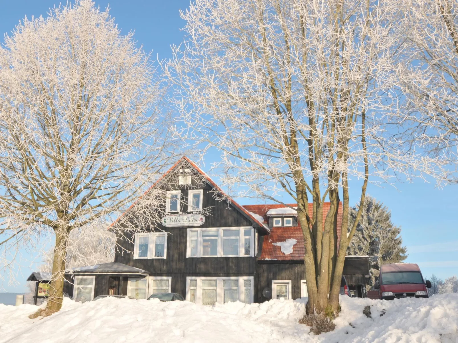 Große und moderne Ferienwohnung im Erdgeschoss-Outside