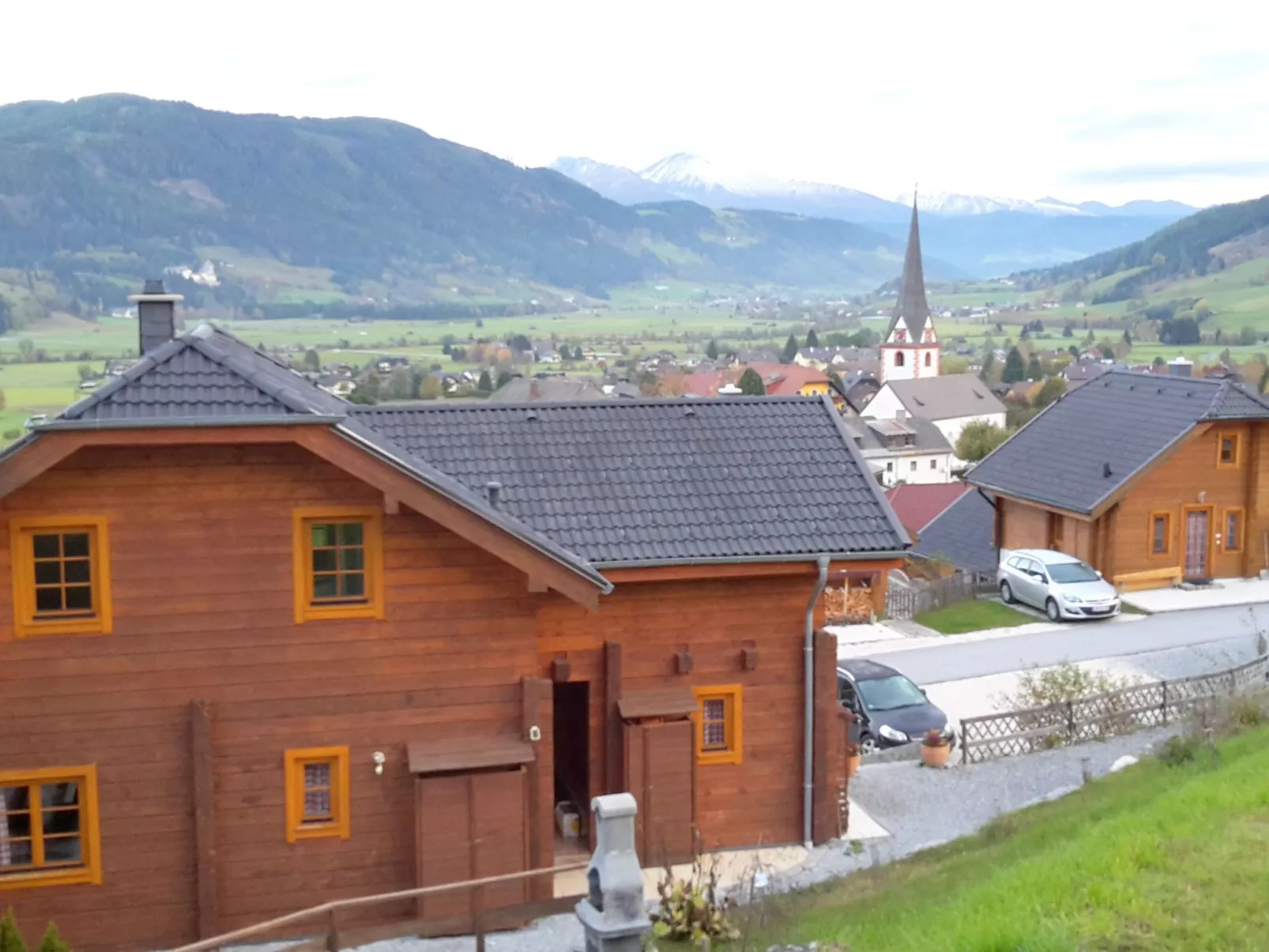 Komfortables Ferienhaus mit Galerie und Balkon-Outside