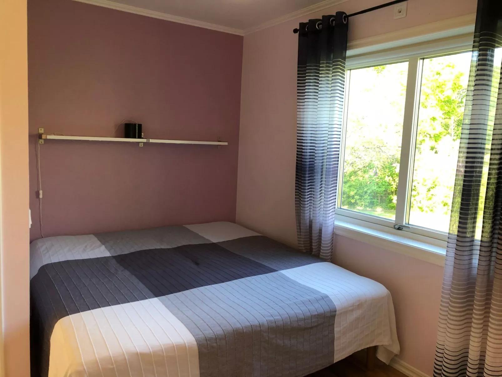 Mit Garten und Holzterrasse am See-Drinnen