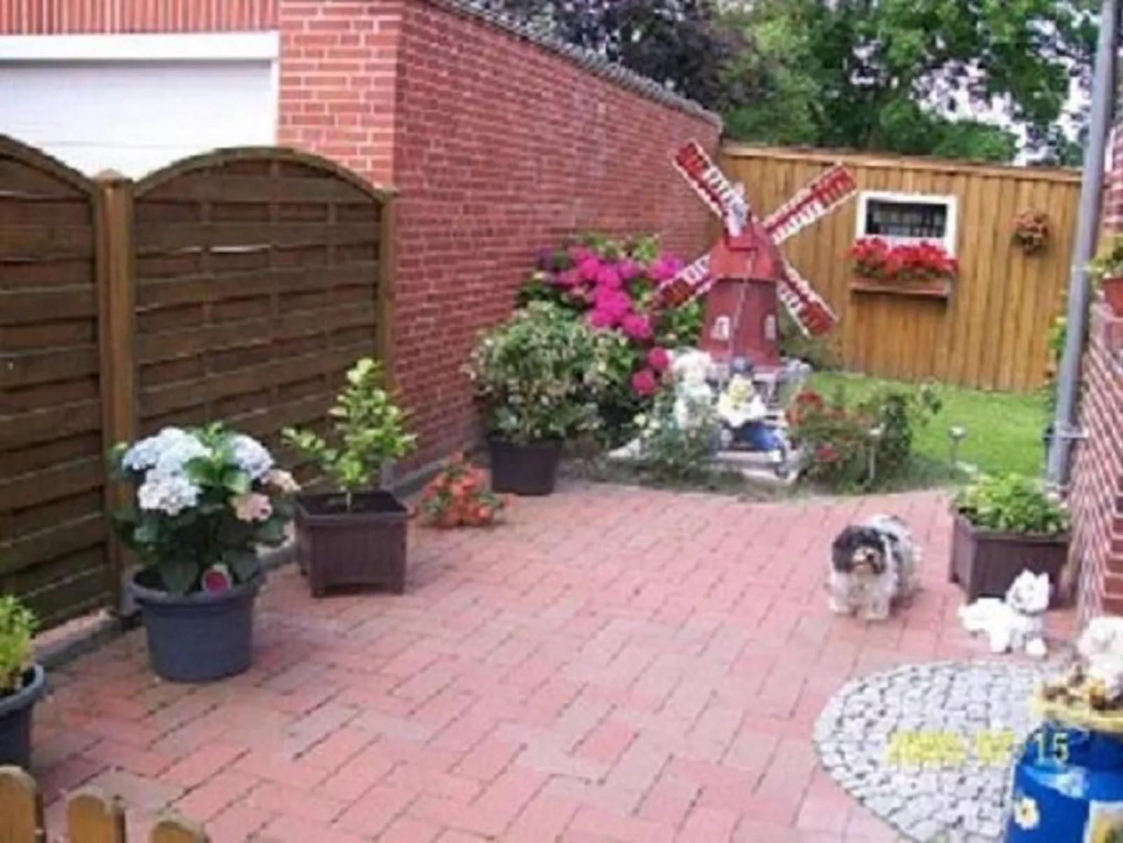 Mit umfriedetem Garten und Terrassen-Image-tags.info