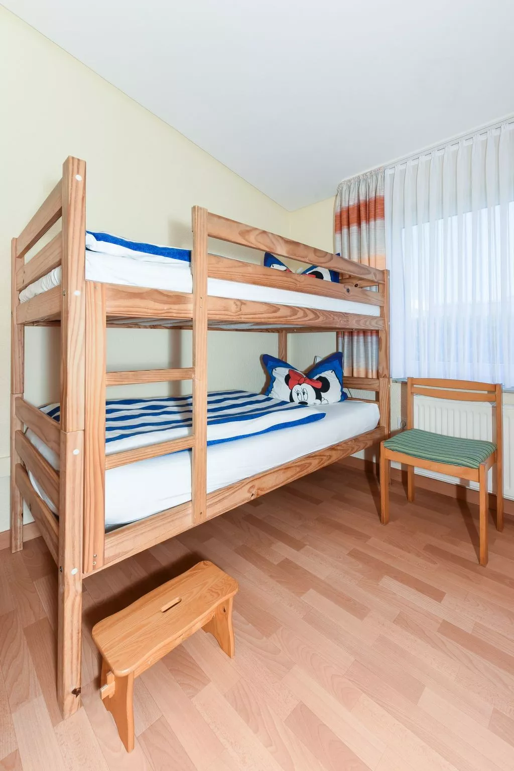 Strandnahes Ferienhaus mit Kinderspielplatz-Dedans