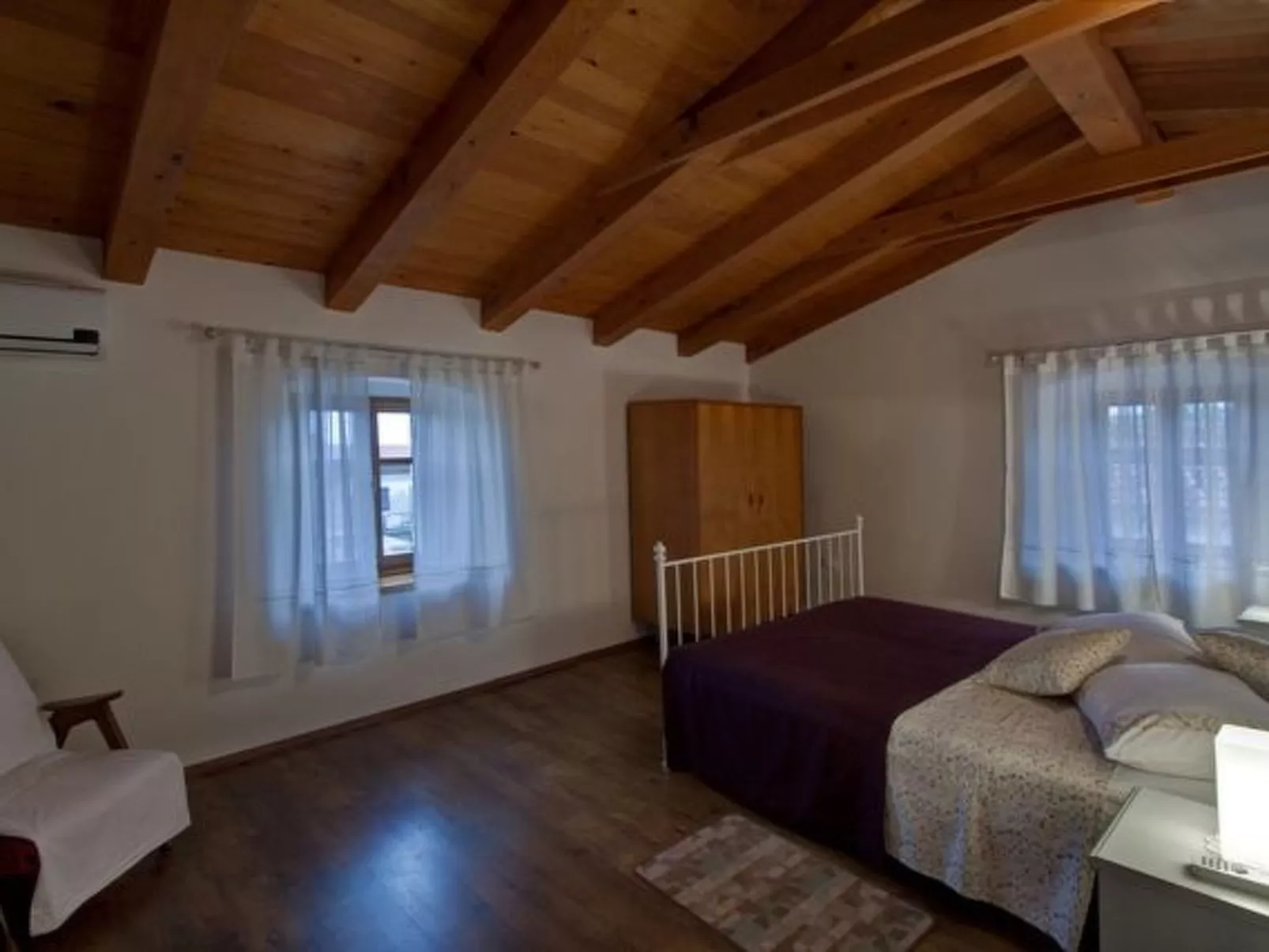 Modernes Ferienhaus in Vadreš mit Privatem Pool-Dedans