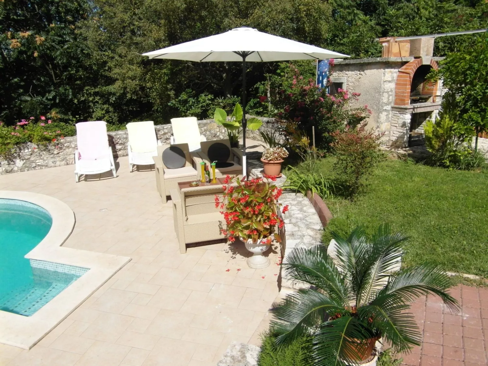 "Vickovi" mit Gemeinschaftspool-Outside