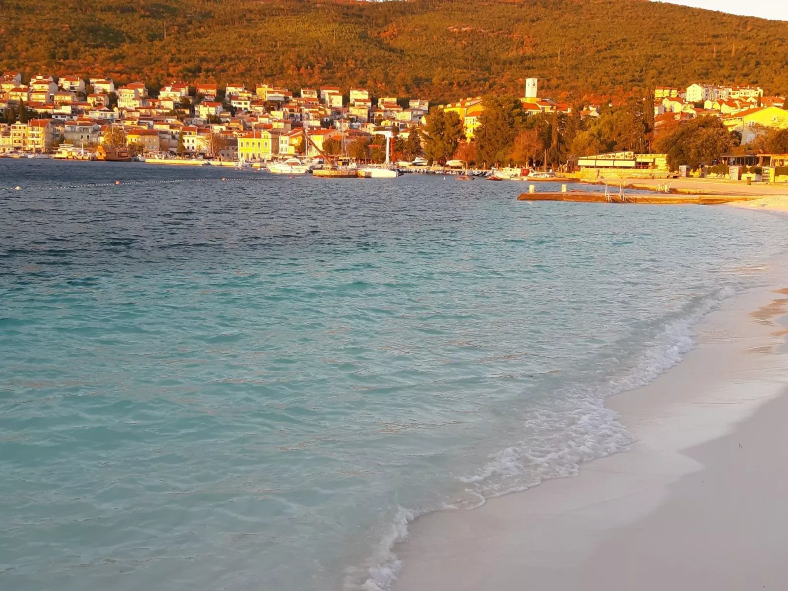 Helle Wohnung in Selce mit Terrasse-Outside