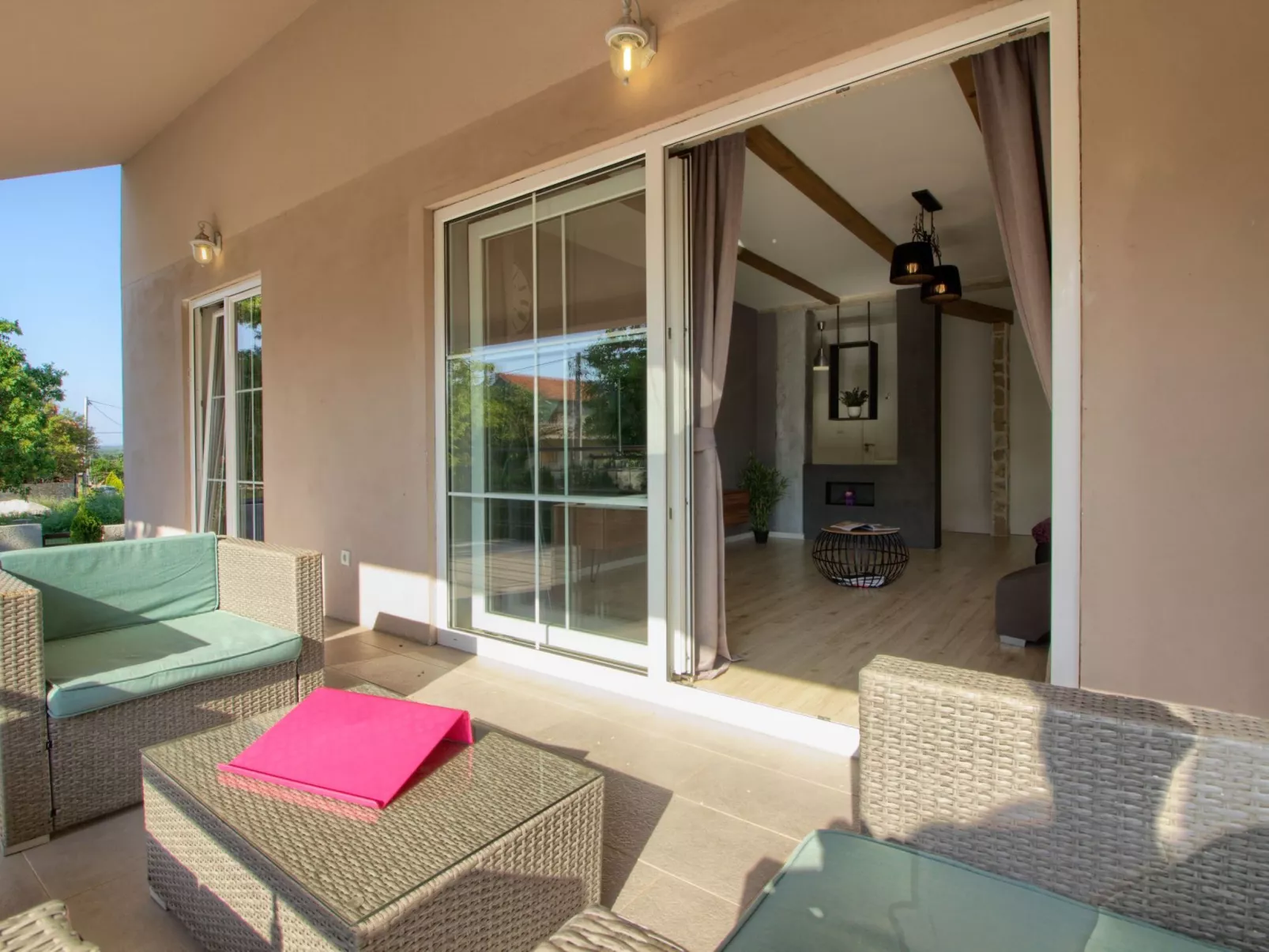 Ferienvilla 'Villa Nikolina' mit privatem Pool-Drinnen