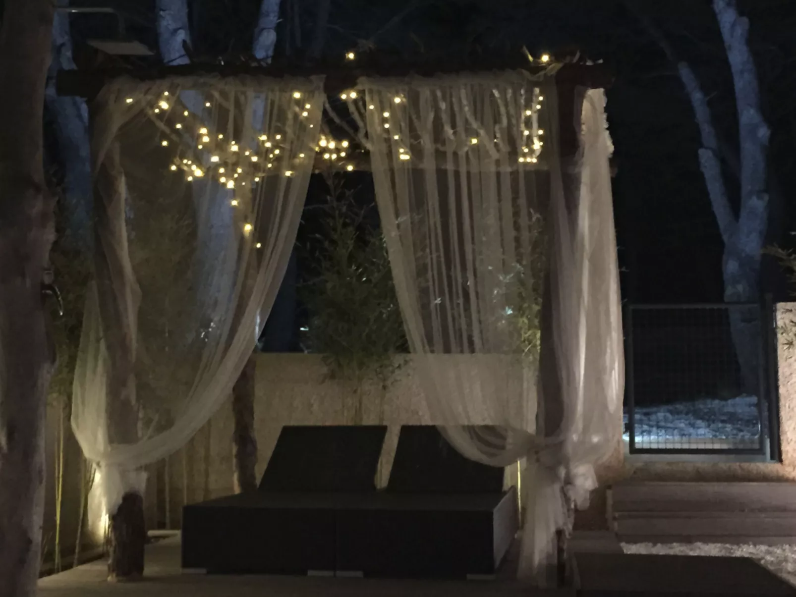 Stylisches Haus mit Dachterrasse, Bar und Hot Tub-Image-tags.info