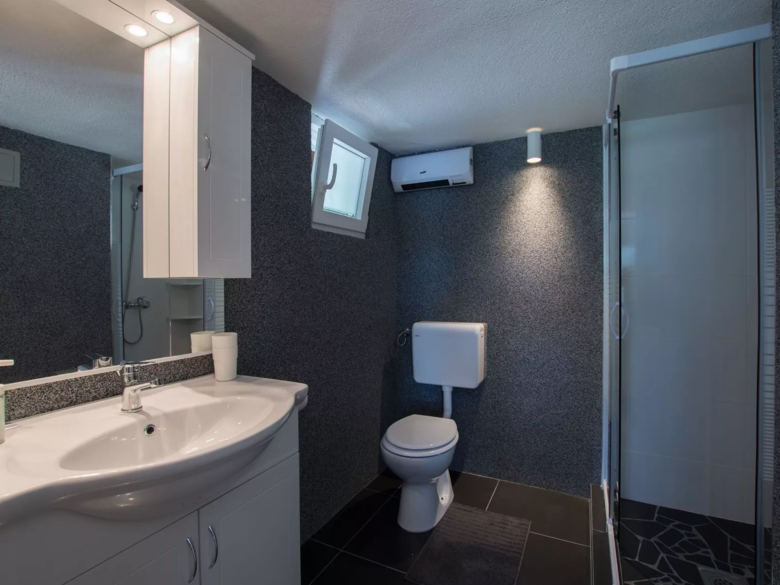 Für 10 Personen und 2 Kinder in Juricani, Istrien (Istrische Riviera)-Drinnen