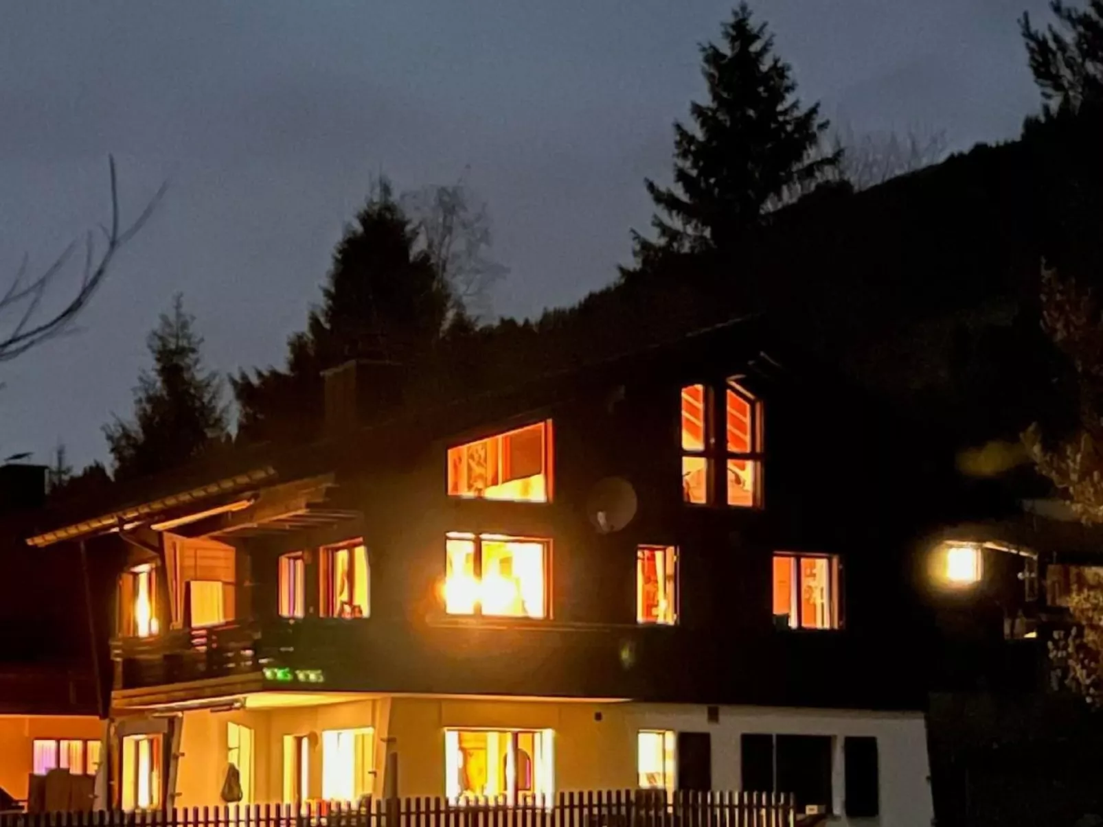 Berg-Ferienwohnung  im Chalet  Zirbeli-Draußen
