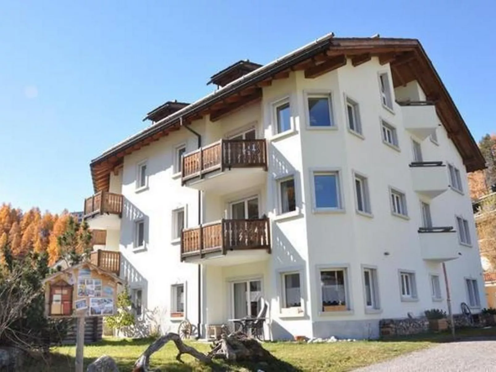 Chesa Sunasain V3-Draußen