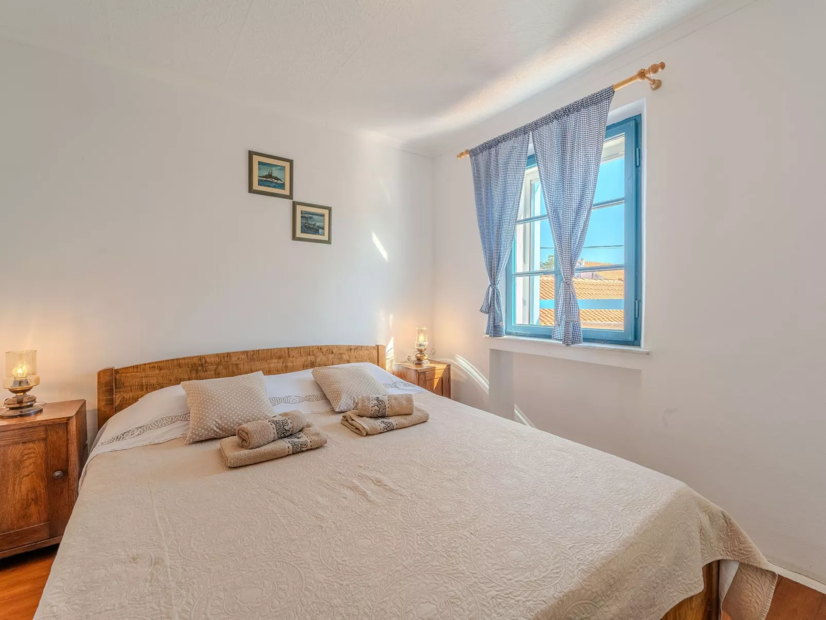 Heritage Stone House -T.A Leut Agency-Drinnen