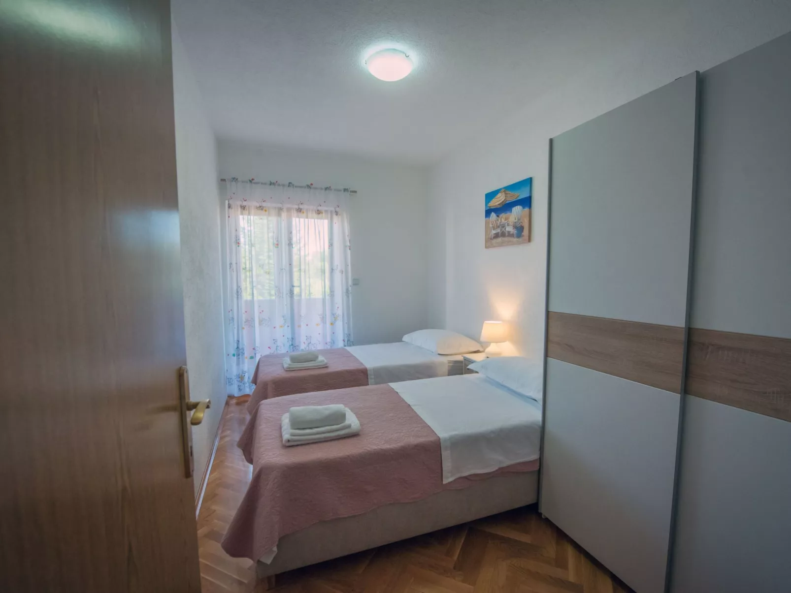 Haus in Grubine mit Außenpool-Drinnen