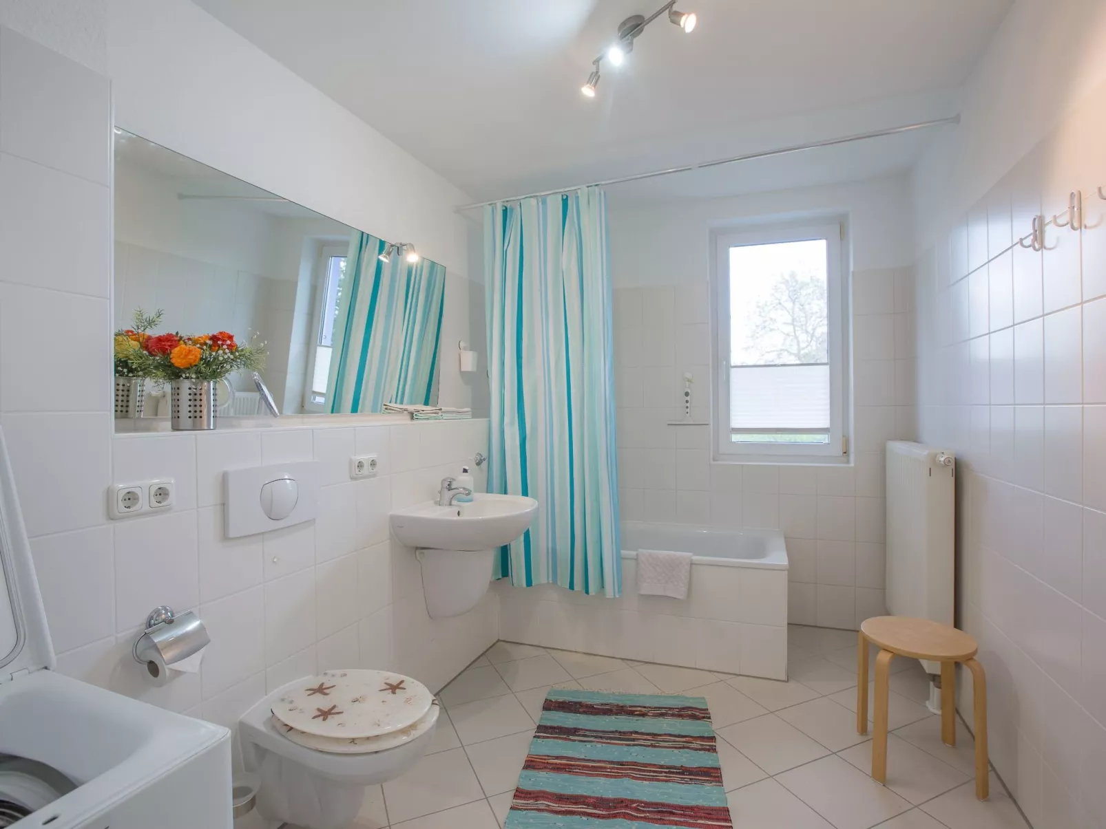  in Stadtrandlage mit guter Anbindung, sowie eigener Terrasse und Garten-Inside