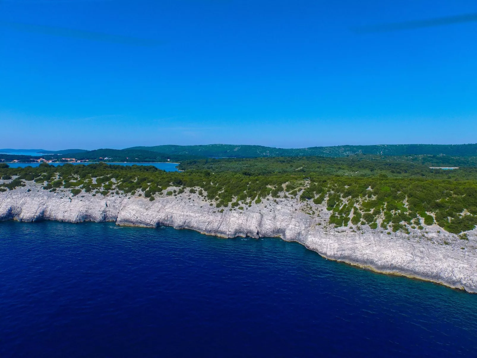 "Sakarun" mit Blick auf das Wasser-Draußen