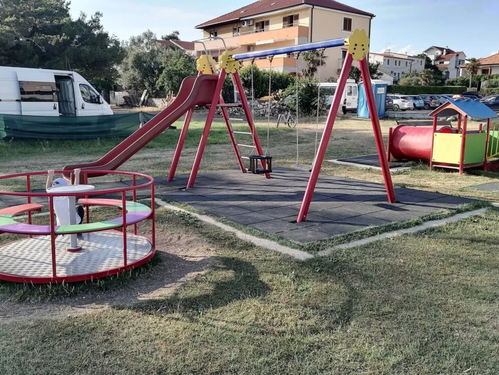 4-Schlafzimmer-Wohnung mit privatem Pool-Image-tags.info