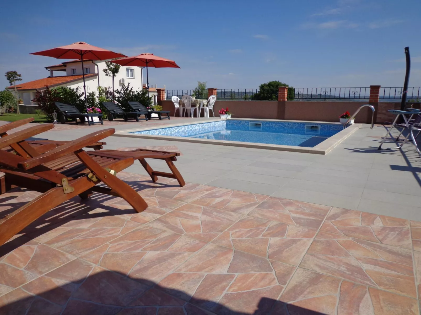 Mit Panoramablick in ruhiger Lage-Outside