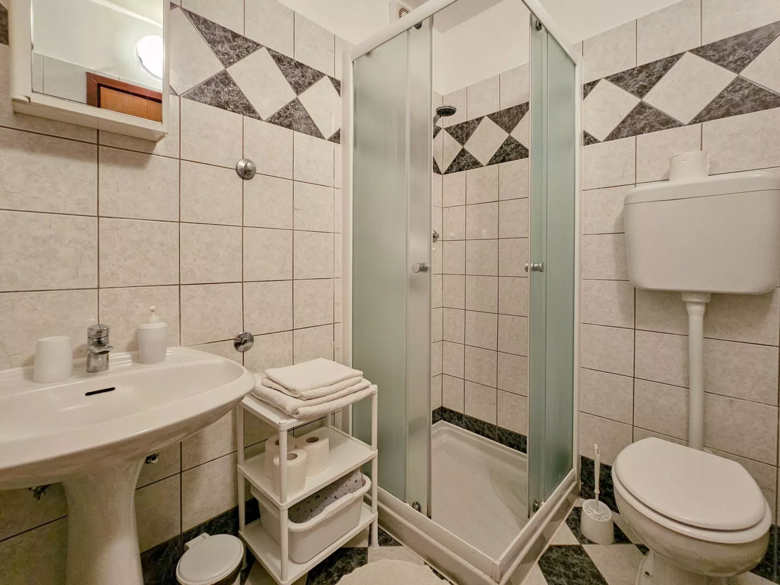 Für 3 Personen ca. 30 m&sup2; in Novigrad, Adriaküste Kroatien (Westküste von I-Inside