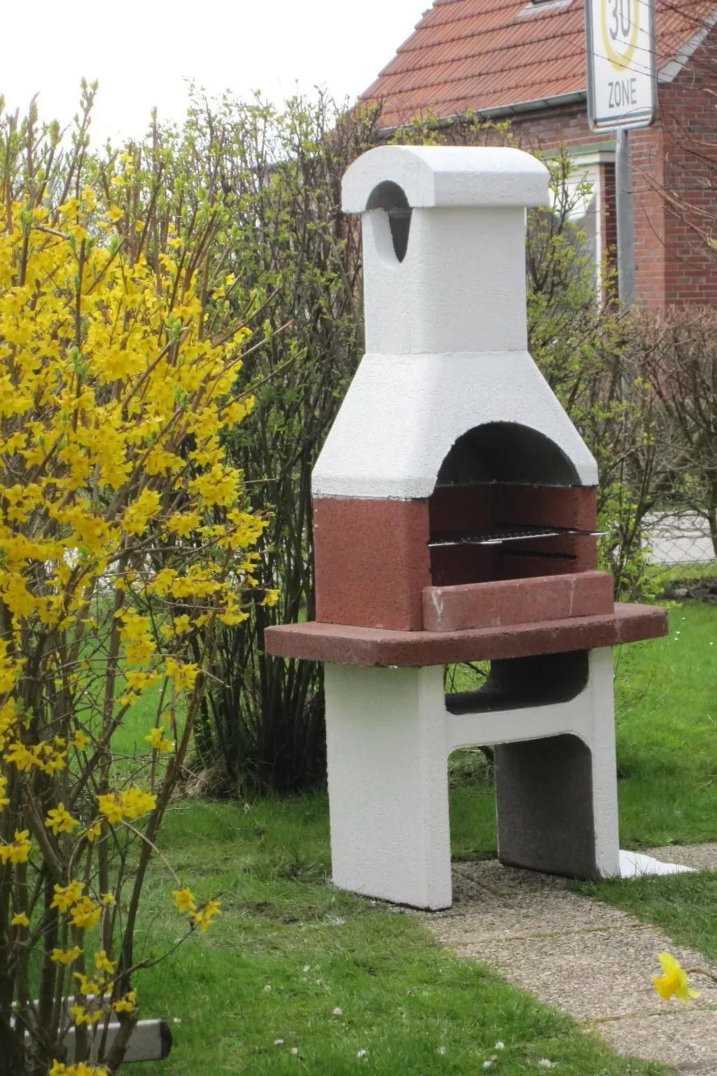 Mit Garten und Terrasse-Draußen