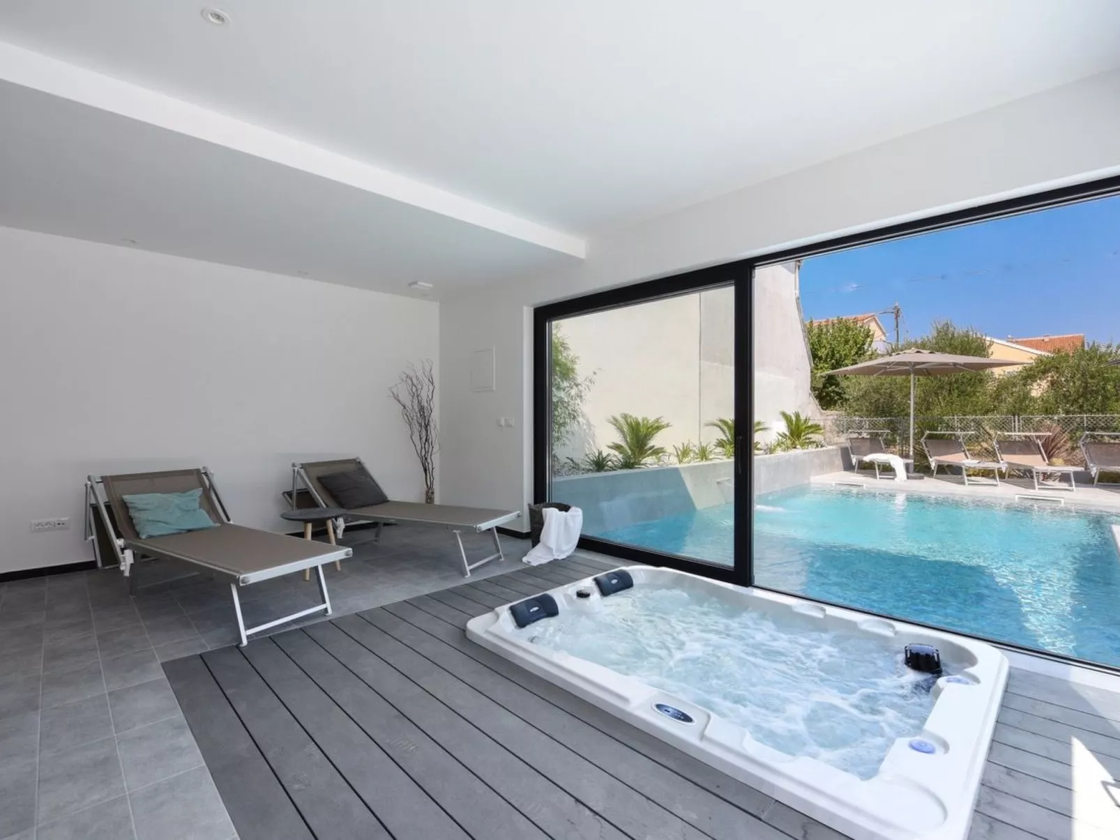 Villa "Omnia" mit Whirlpool-Outside