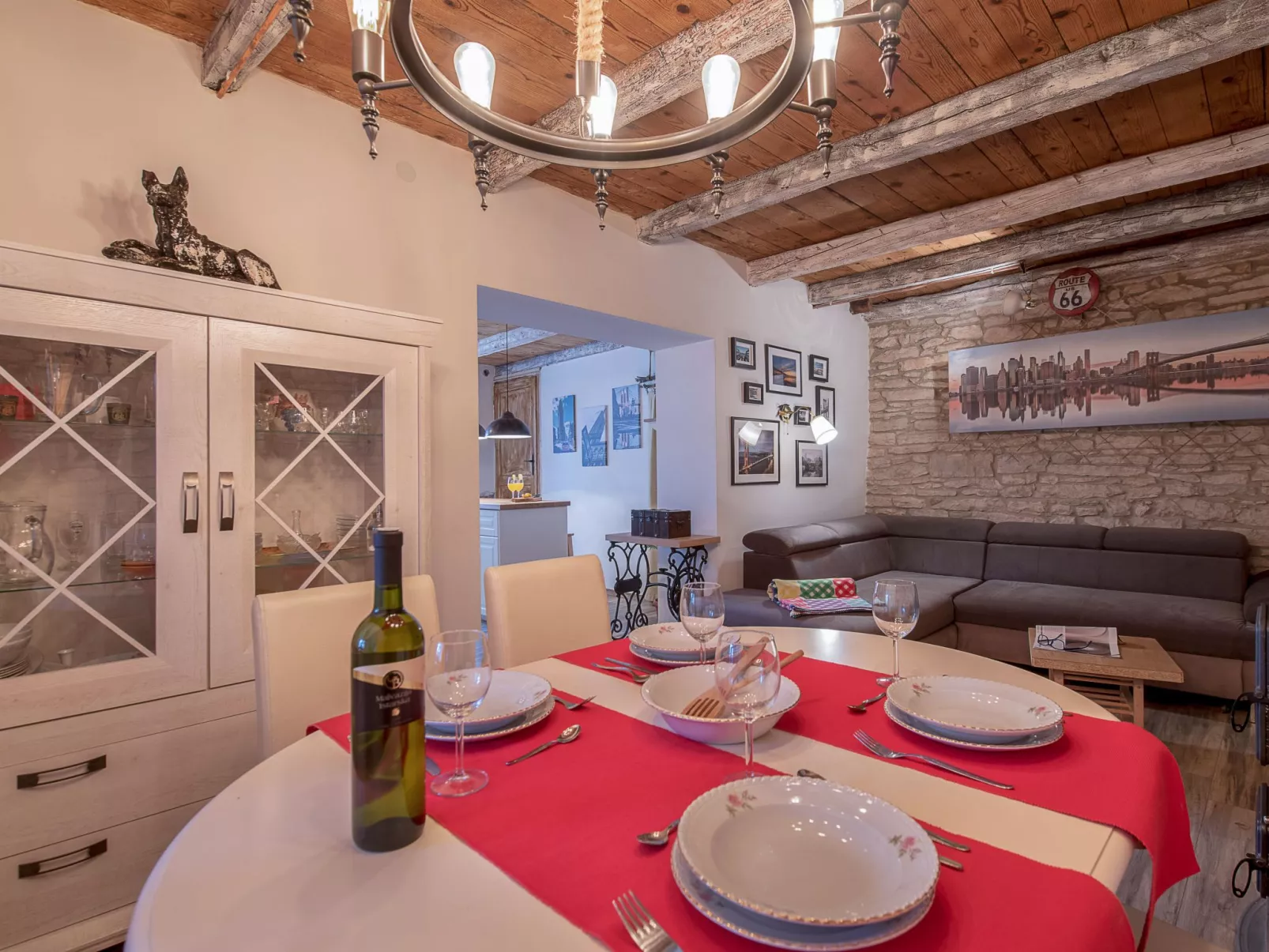 Mit Garten, Terrasse und Grill-Inside