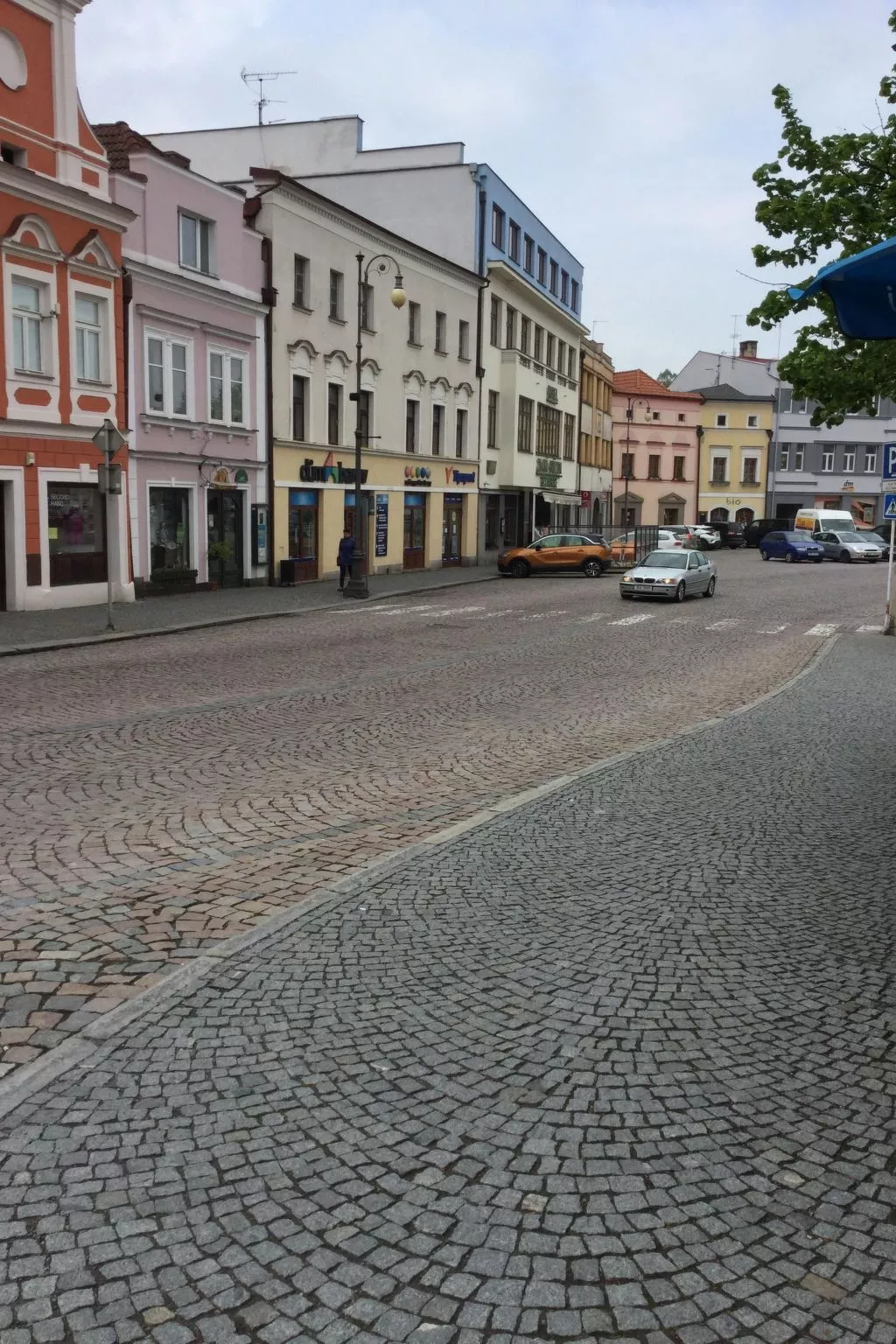 Wohnung auf einem eingezäunten Grundstück-Draußen