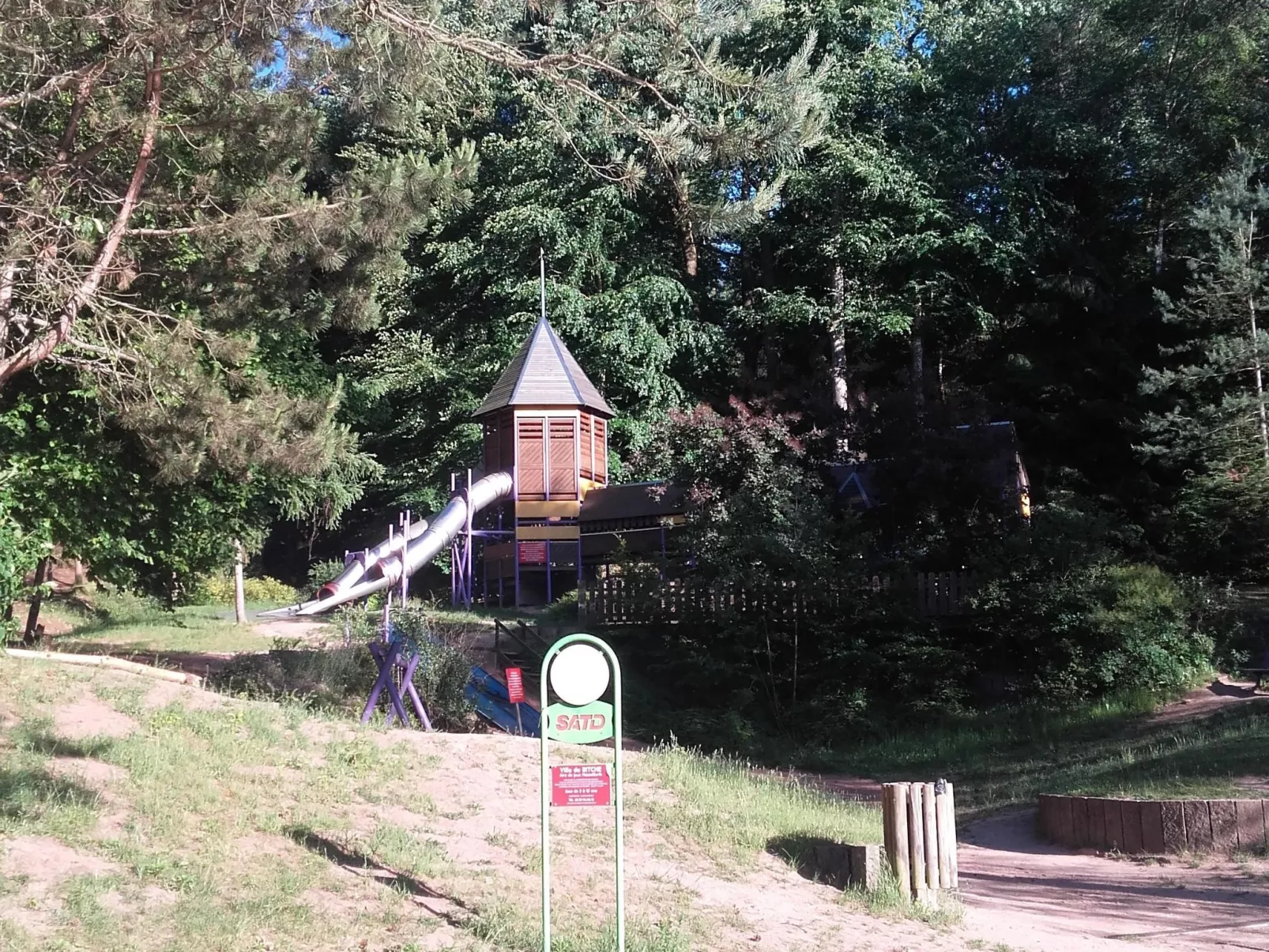 LES BRIMBELLES-Draußen