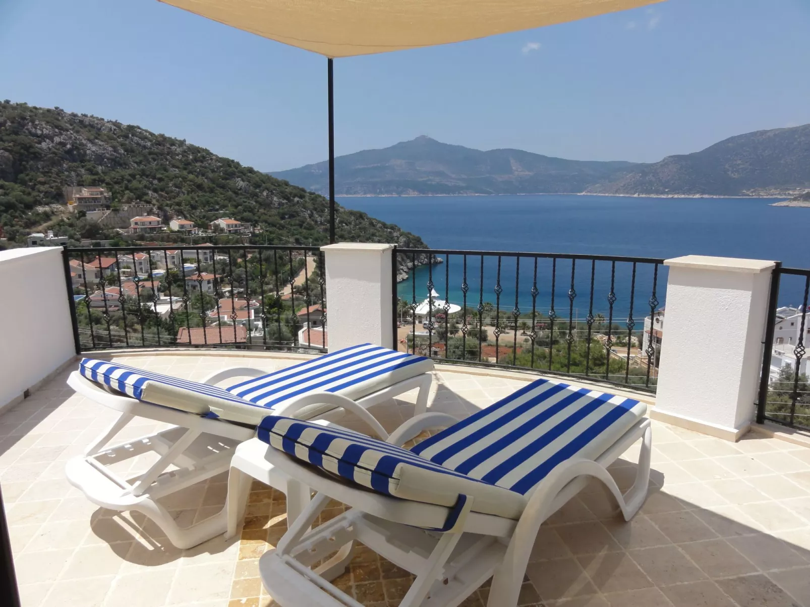 Ferienvilla Amare mit privatem Pool und Meerblick-Draußen