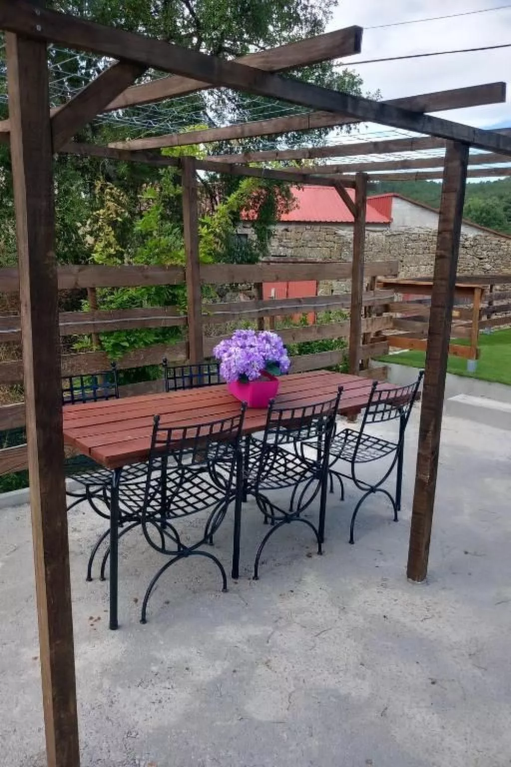 Weißes Haus in Douro Weinberge-Draußen