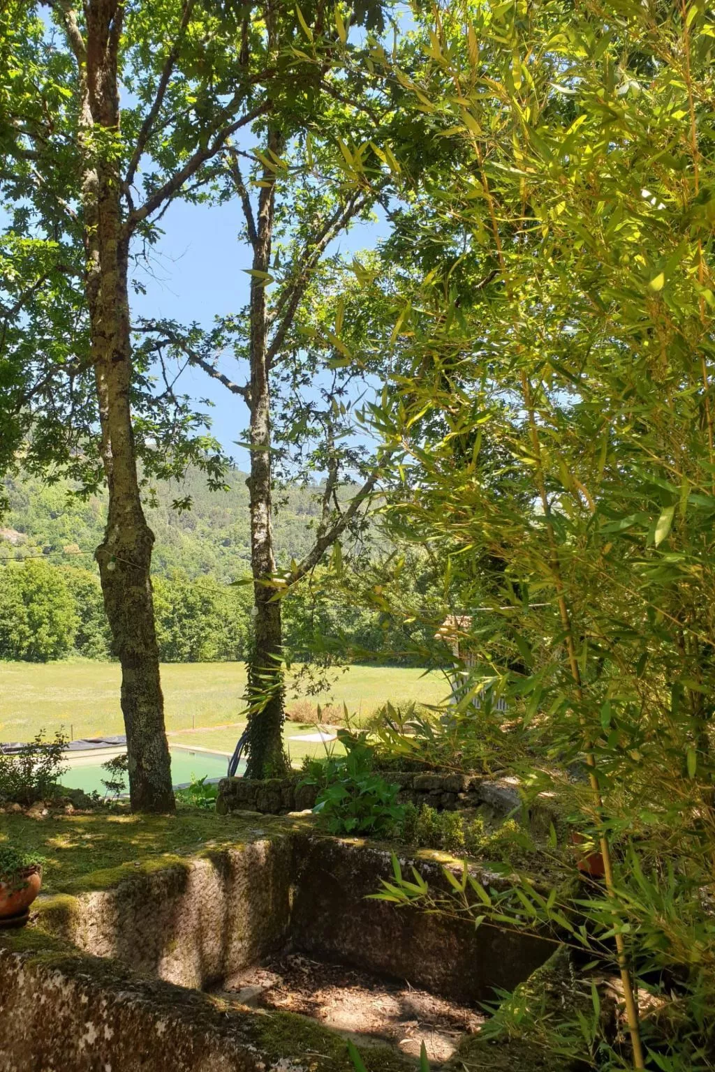 Haus jenseits des Flusses-Draußen