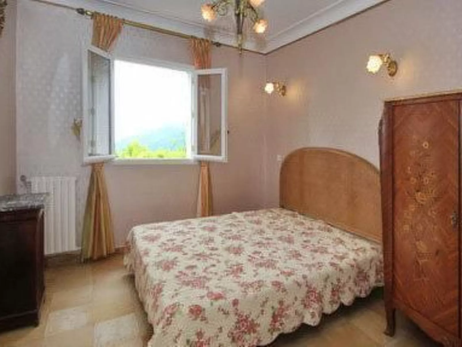 "Rocabel" mit Blick auf das Wasser-Image-tags.info