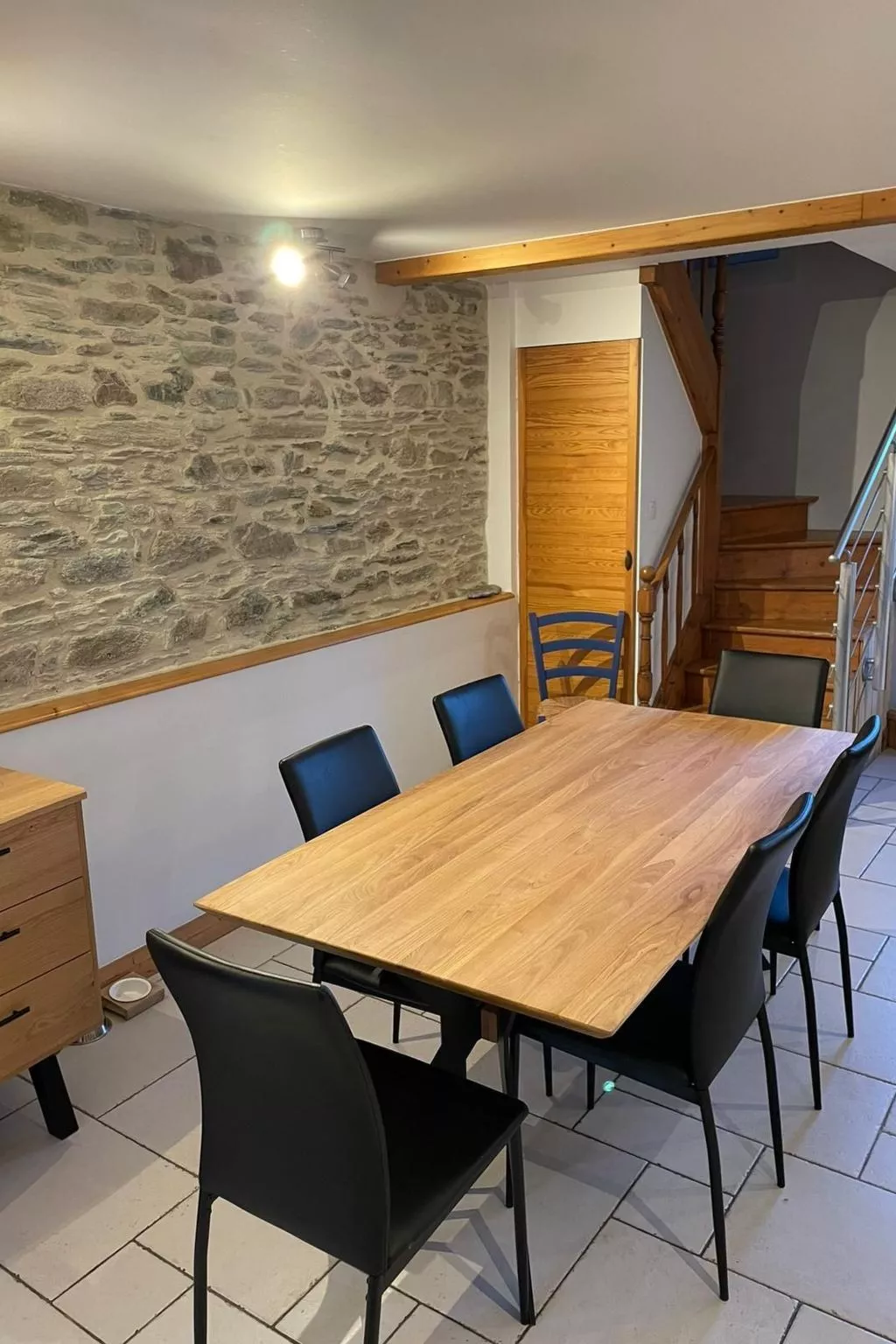 Stadthaus mit eigenem Garten und Grill-Drinnen