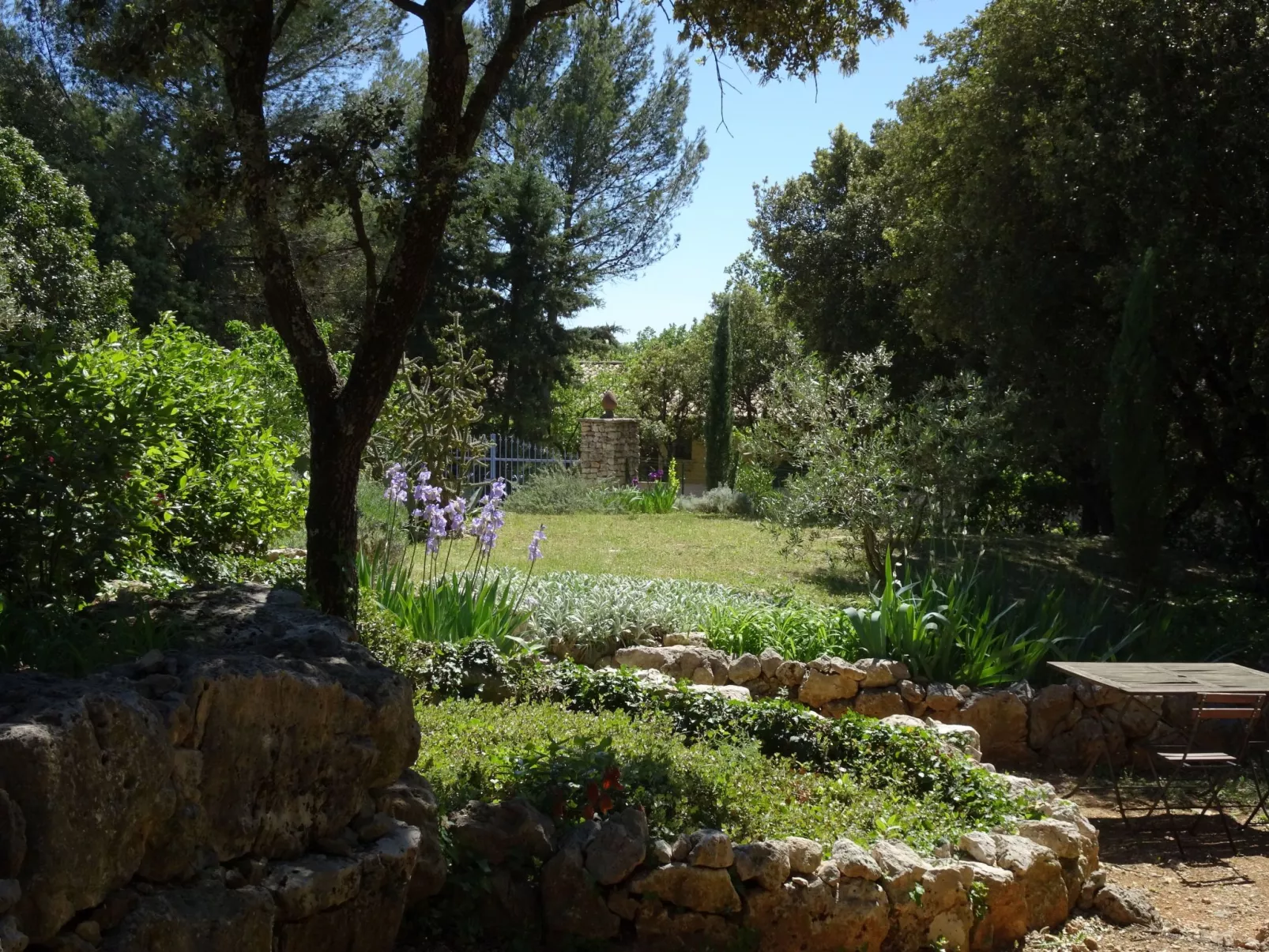 À l'abri du Mistral-Dehors