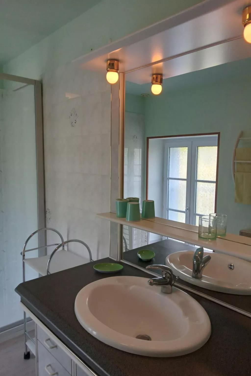 LES CHARMILLES-Dedans