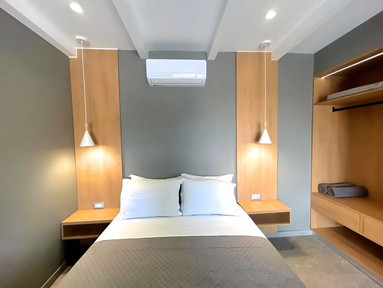 Canes Maxima Suite Privater Pool-Inside