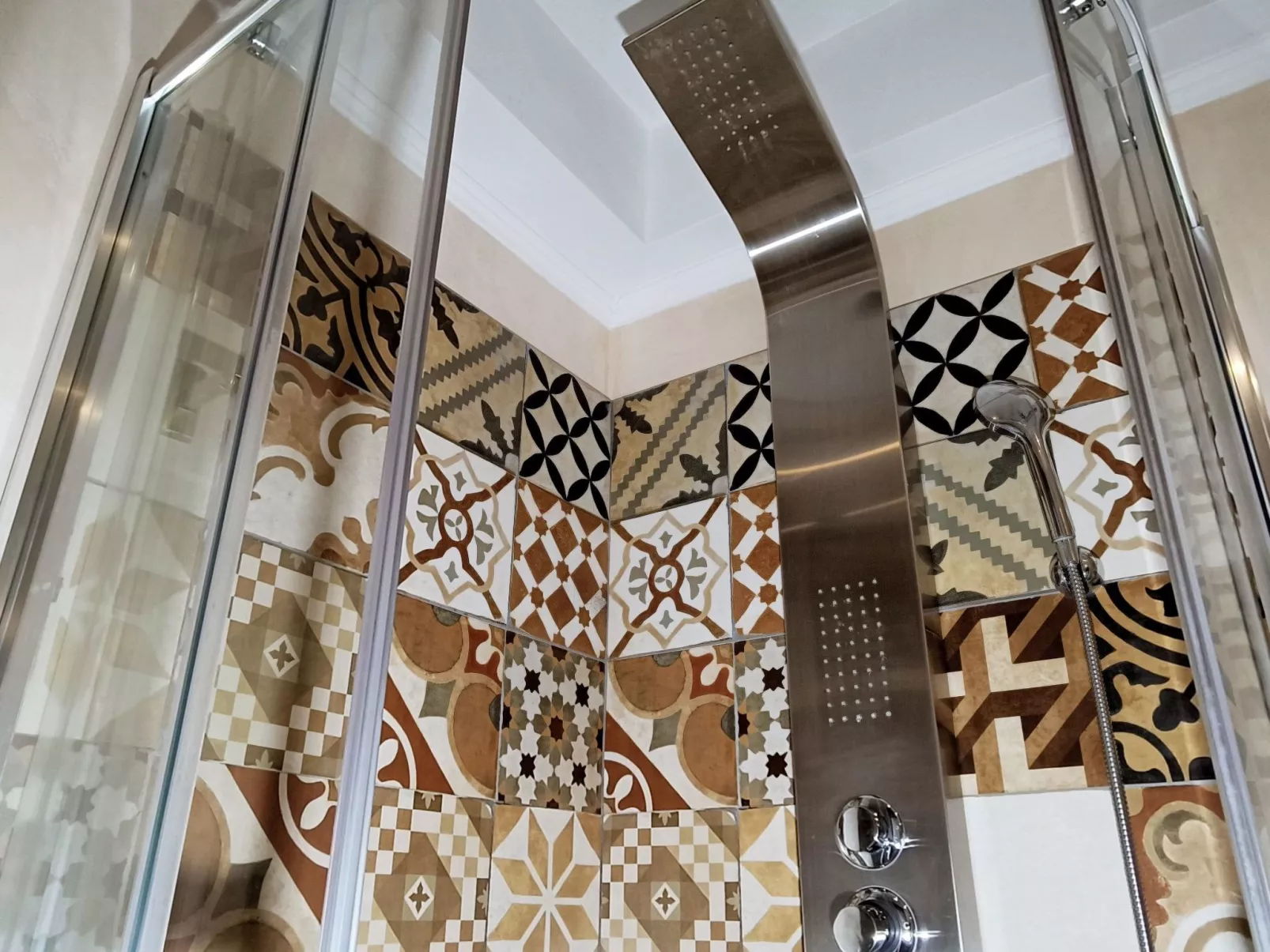 In Mithimna mit Privatem Pool-Drinnen