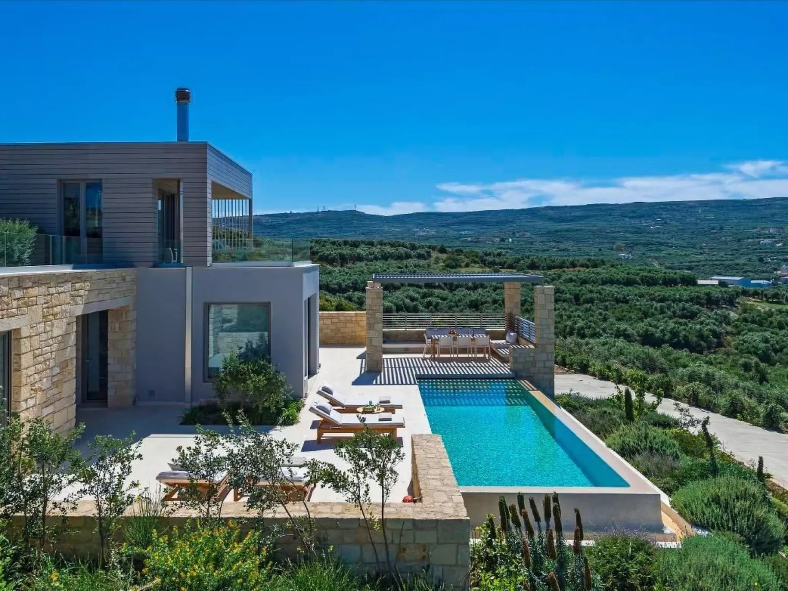 "Villa Charisma" mit eigenem Pool-Outside