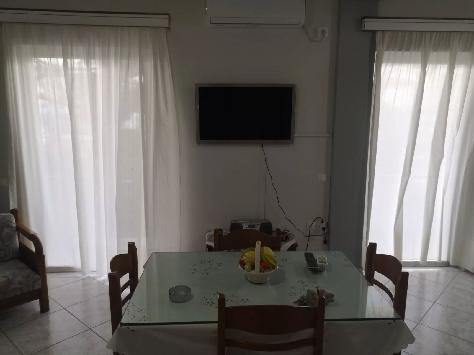 Mit Blick auf das Wasser-Inside