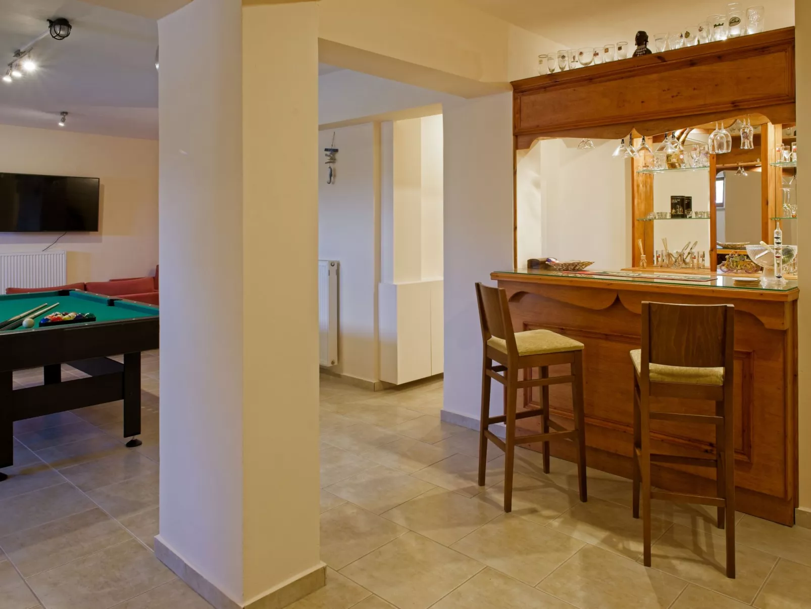 Traditionelle Villa mit privatem Pool-Drinnen