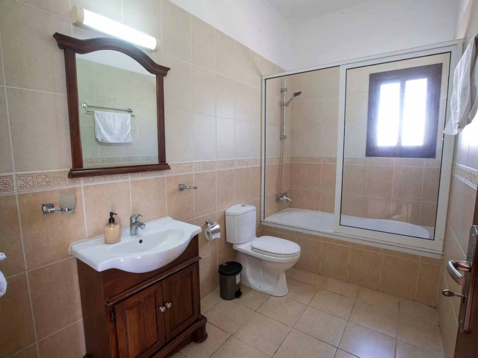 Villa mit Blick auf die Berge und Whirlpool-Dedans