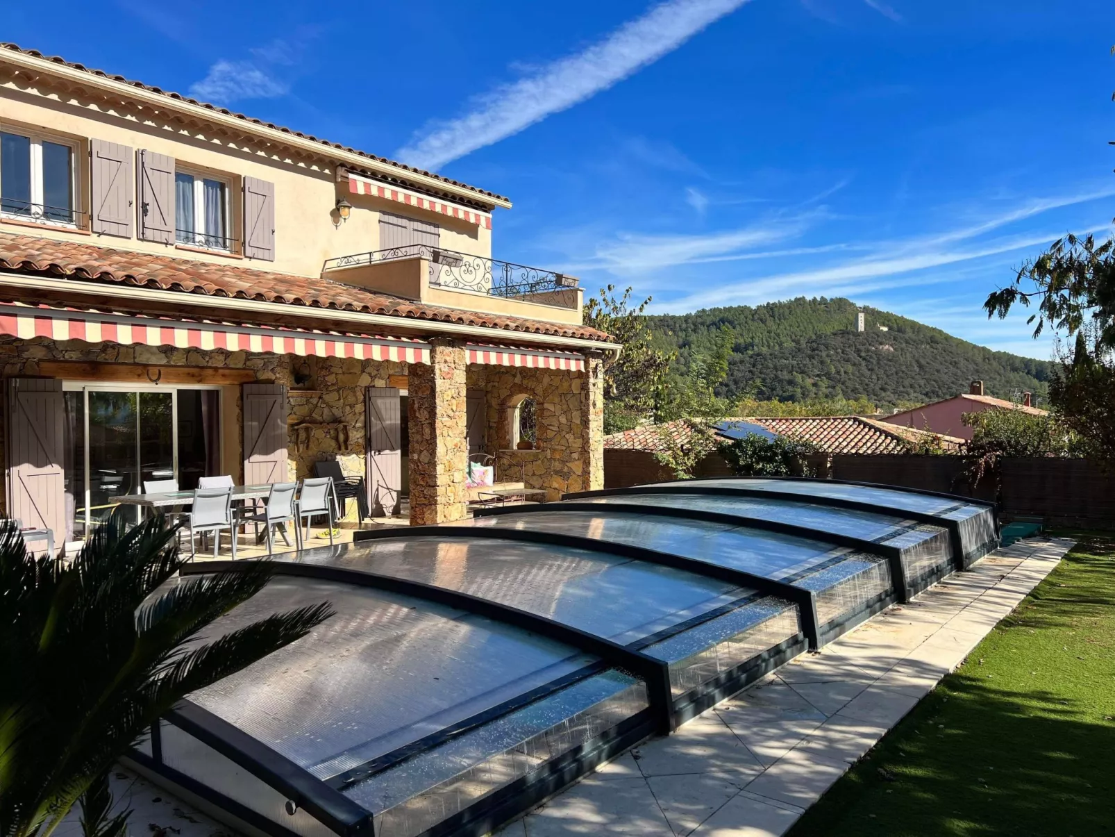 Mit eigenem Pool-Draußen