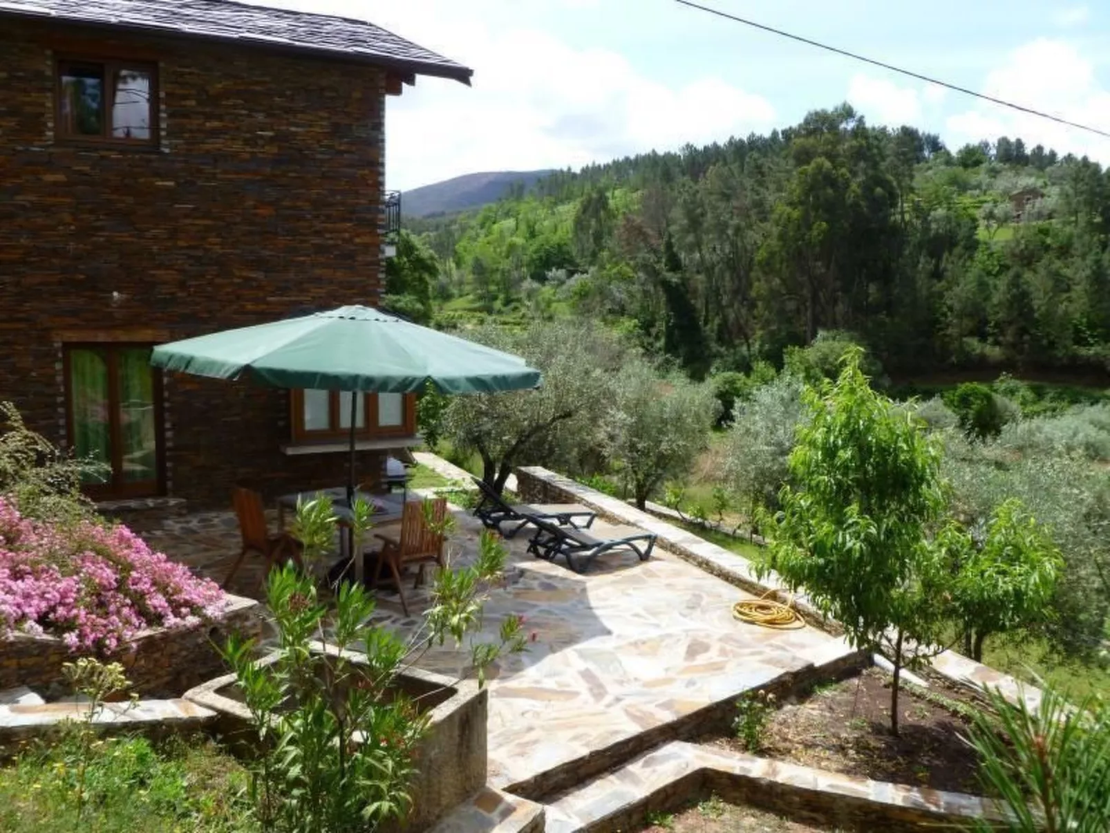 Mit Sonnenterrasse und großem Garten-Draußen