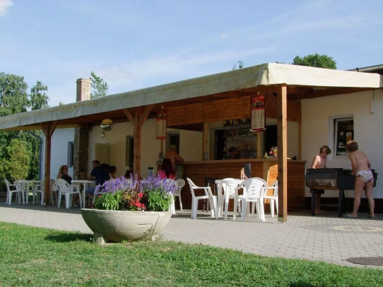 Appartement mit Terrasse-Draußen